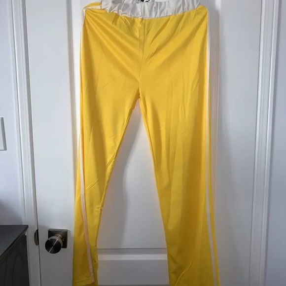 Yellow pants - Picture 2 of 3